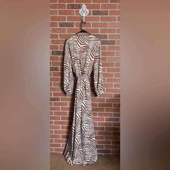 Missguided | NWT Zebra Long Sleeve V-Neck Maxi Dress - Picture 9 of 9